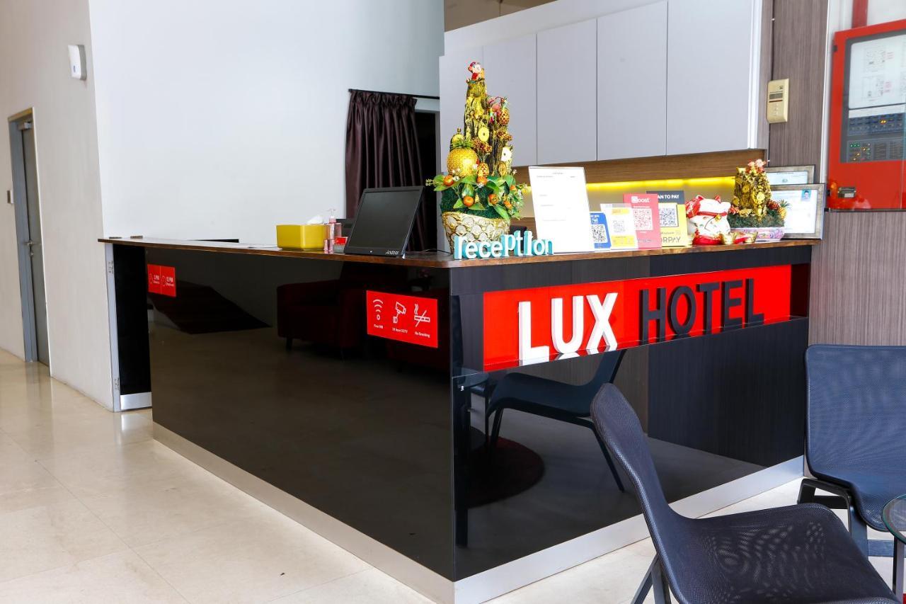 Lux Hotel Teluk Intan Exterior foto